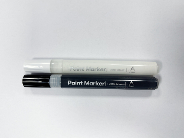 Black And White Set of Odorless And Non-toxic Water Based Paint Pen（PMA130-6）